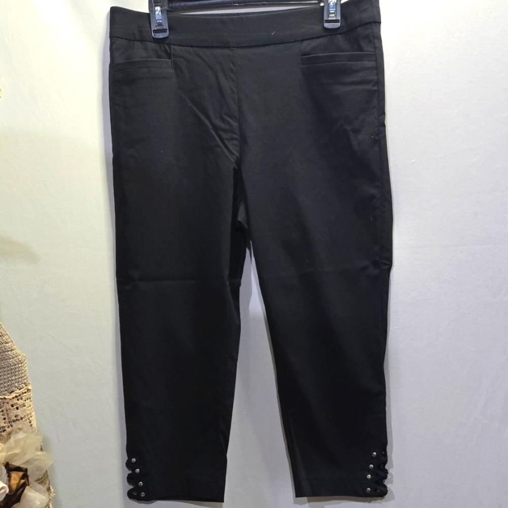 Women's NWT Plus Size Black Capri Dress Pants